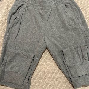 Alo Yoga Grey sweats